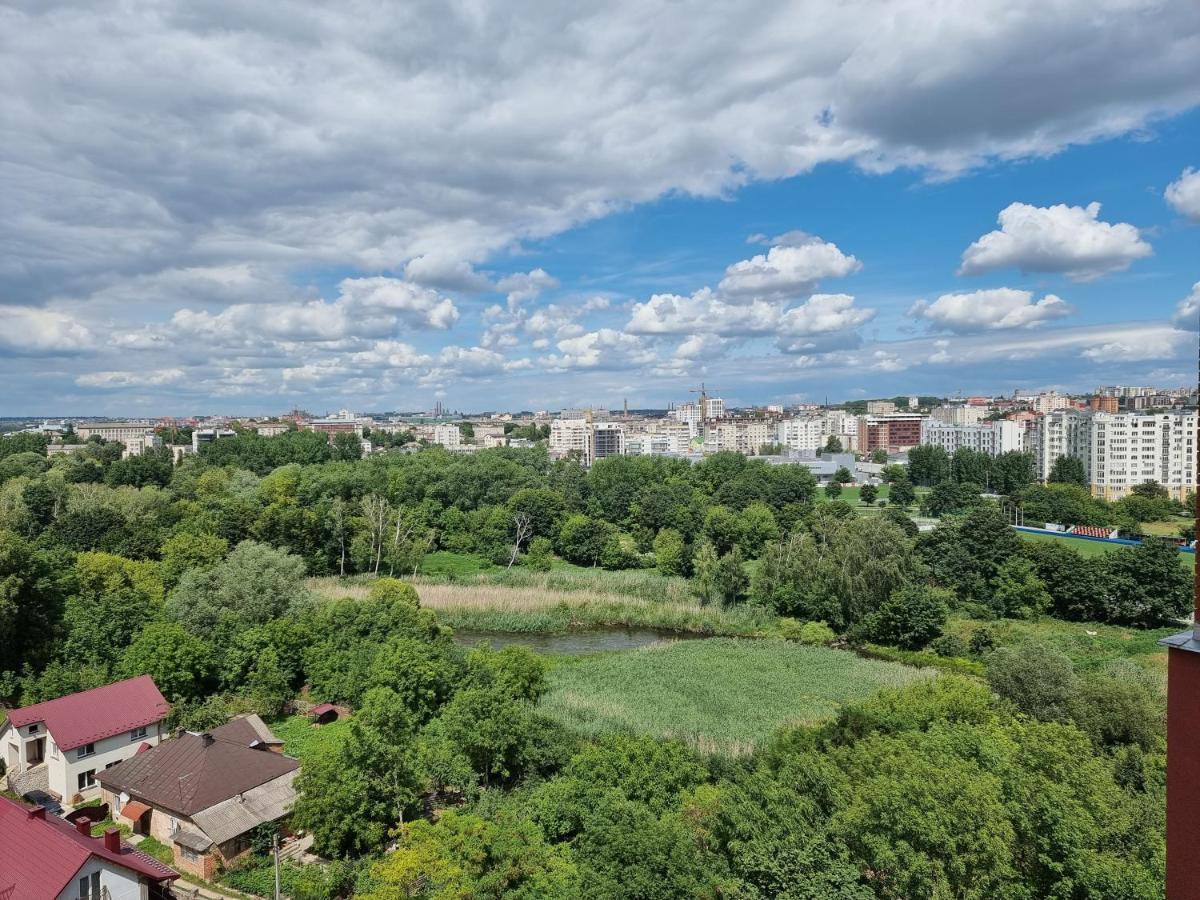 Світло Цілодобово Просторі Апартаменти Біля Гідропарку Топільче Ternopil Kültér fotó