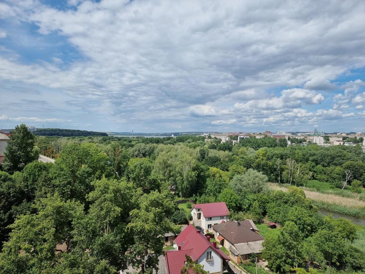 Світло Цілодобово Просторі Апартаменти Біля Гідропарку Топільче Ternopil Kültér fotó