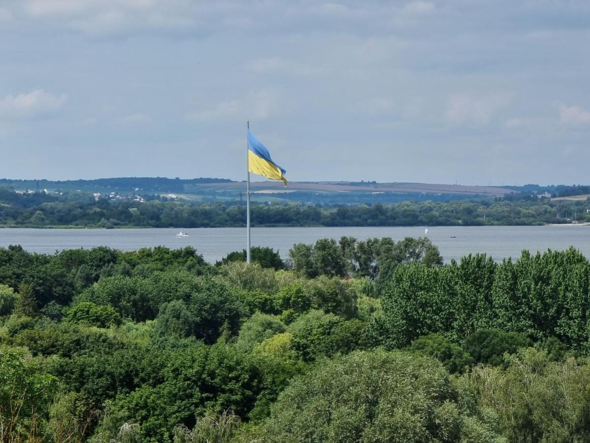 Світло Цілодобово Просторі Апартаменти Біля Гідропарку Топільче Ternopil Kültér fotó